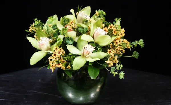 Flowers on Essex - flower arrangement