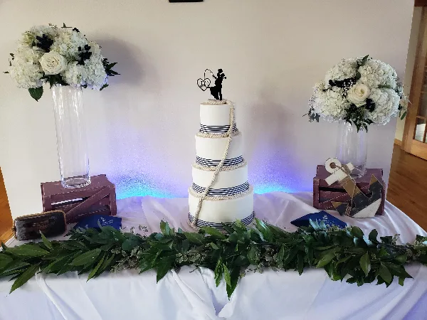 Wedding cake photograph from The Gingersnap Bakery website