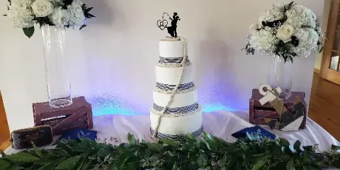 Wedding cake photograph from The Gingersnap Bakery website