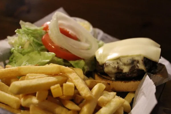 Mijos Bar and Grill - cheeseburger