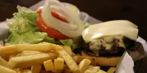 Mijos Bar and Grill - cheeseburger