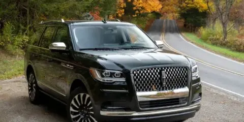 Luxury limousine by Elegant Luxury Limo
