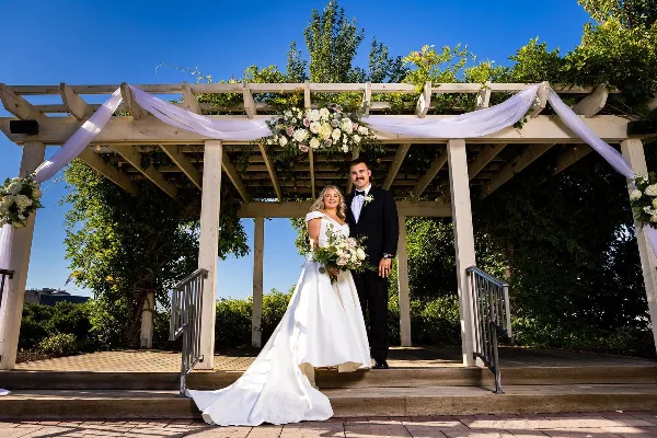 Venue photograph from Alexandria's Premier Lakeview Weddings website