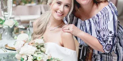 Bride wedding flower by Nece Floral Designs